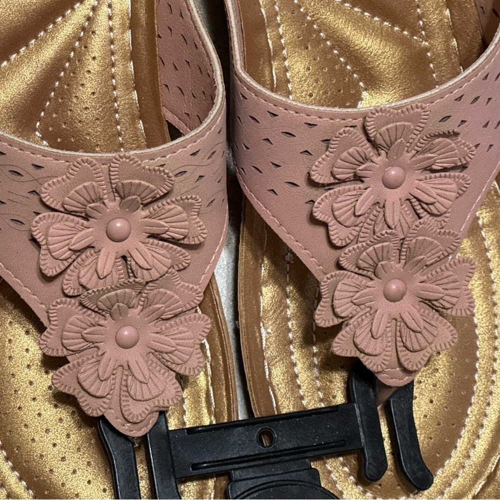 NEW Floral Sandals Size 9 ~ Perfect